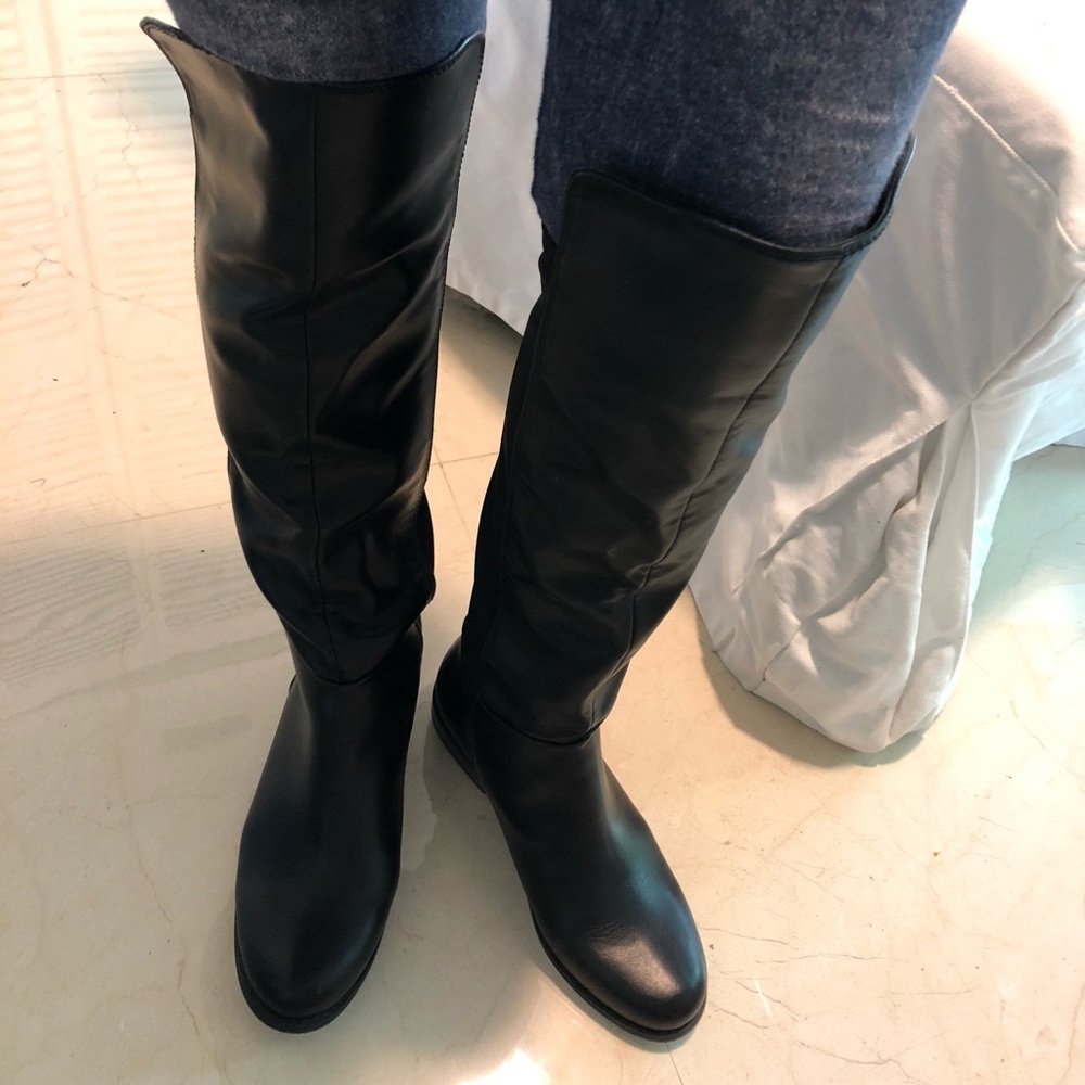 Black leather & stretch fabric pair of boot.